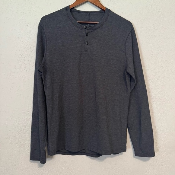 Men's Lululemon Dark Gray Long Sleeve Henley Tee Relaxed Fit - Picture 2 of 5